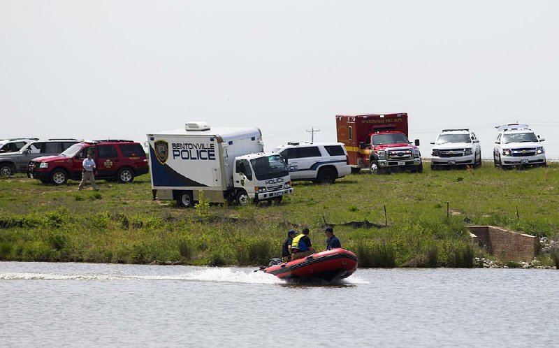 NWA Democrat-Gazette/JASON IVESTER
Members of Bentonville Fire Department return in their boat as authorities investigate the scene where a body was recovered Tuesday, April 11, 2017, from Lake Bentonville.