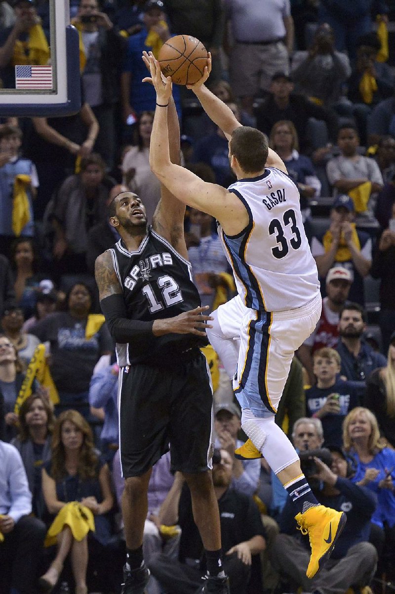 Memphis Grizzlies center Marc Gasol (33) made the winning basket with 0.7 seconds left to give the Grizzlies a 110-108 victory over the San Antonio Spurs, evening the NBA Western Conference series at 2-2.