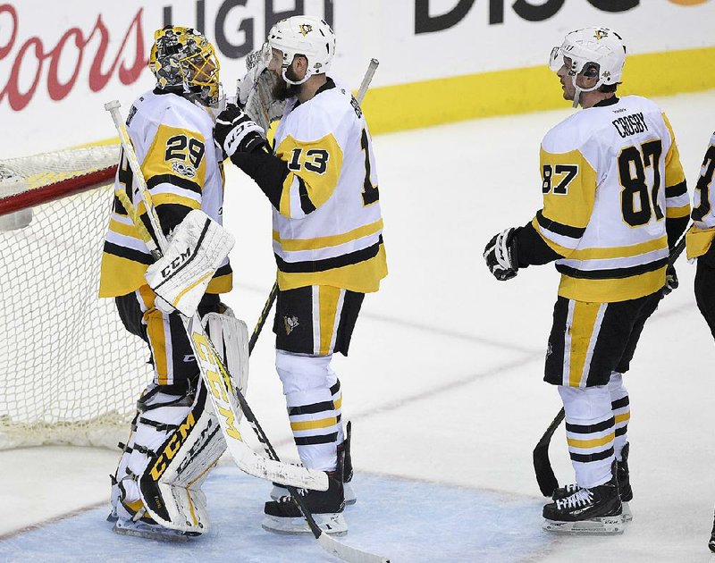Capitals beat Bruins in showdown between NHL's top two teams