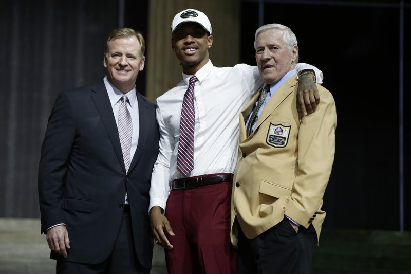 Washington's Kevin King, center, poses with former Green Bay Packers Jim Taylor, right, and NFL commissioner Roger Goodell after King was selected by the Packers during the second round of the 2017 NFL football draft, Friday, April 28, 2017, in Philadelphia. 