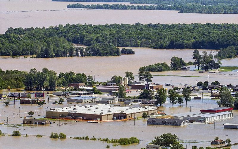 Arkansas Democrat-Gazette/BENJAMIN KRAIN --5/2/17--
Wal-Mart, at bottom center, and many other buildings and businesses in Pocahontas are overtaken by rising water from the Black River, at top, on Wednesday morning.