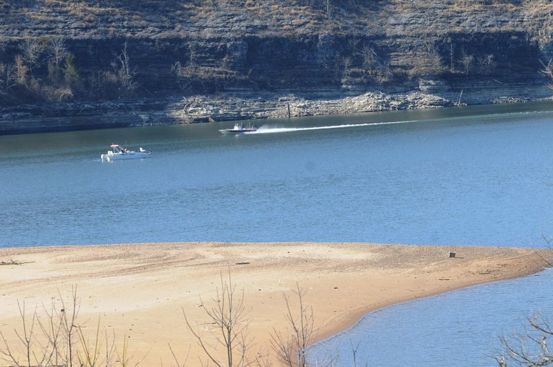 NWA Democrat-Gazette/FLIP PUTTHOFF 
CRUISING WEATHER
Boats cruise Tuesday Feb. 7 2017 past a sandbar on Beaver Lake near Horseshoe Bend Park. Sandbars, gravel bars and islands are surfacing at the reservoir as the water level slowly falls because of a lack of rain. 