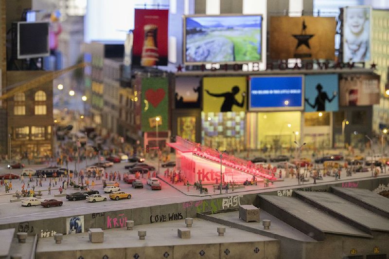 Big Apple attraction really tiny The Arkansas Democrat Gazette