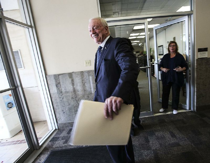 Dallas Cowboys owner Jerry Jones leaves Friday after an appearance before the Arkansas Ethics Commission. The commission said his “unintentional violation” would require the issuance of a “warning letter.”