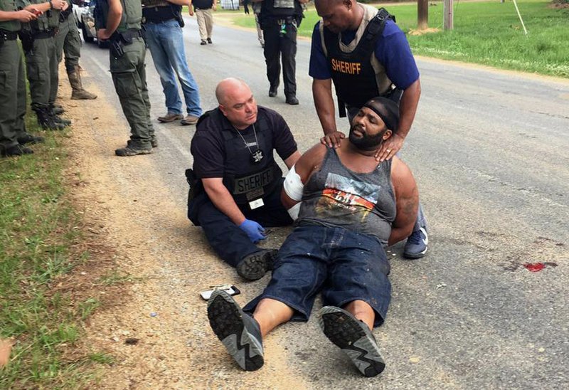 Officers arrest suspect Willie Corey Godbolt on Sunday, May 28, 2017, following several fatal shootings Saturday in Lincoln County, Miss., officials said. (Therese Apel/The Clarion-Ledger via AP)