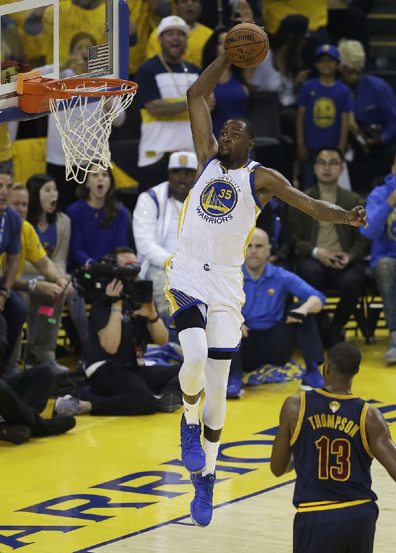 Kevin Durant of the Golden State Warriors drives for a dunk in Thursday’s victory over the Cleveland Cavaliers in Game 1 of the NBA Finals. Many of Durant’s 38 points came on dunks or layups.