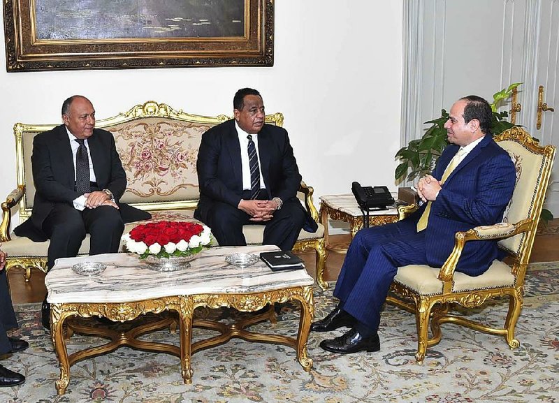 Sudanese Foreign Minister Ibrahim Ghandour (center) meets with Egyptian President Abdel-Fattah el-Sissi (right) and Foreign Minister Sameh Shoukry on Saturday in Cairo. 