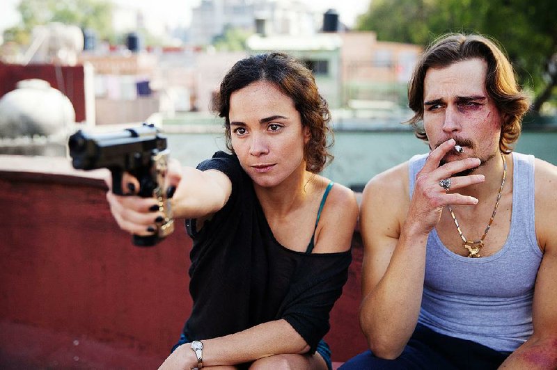 On Queen of the South, Teresa and Guero (Alice Braga, Jon-Michael Ecker) are shown in happier times. The series returns to USA today.
