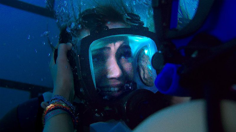 Lisa (Mandy Moore) is one scared young lady in Johannes Roberts’ claustrophobic undersea thriller 47 Meters Down.
