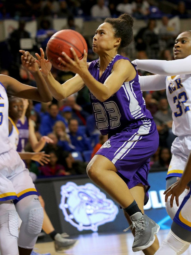 Fayetteville’s Lauren Holmes was a part of ÿve team championships for the Lady Bulldogs, but will concentrate on just one — basketball — when she enrolls at North Texas this fall. 
