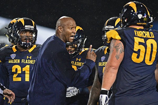 Kent State head coach Paul Haynes talks to the defense in the third quarter of an NCAA college football game against Western Michigan, Tuesday, Nov. 8, 2016, in Kent, Ohio. Western Michigan won 37-21. (AP Photo/David Dermer)

