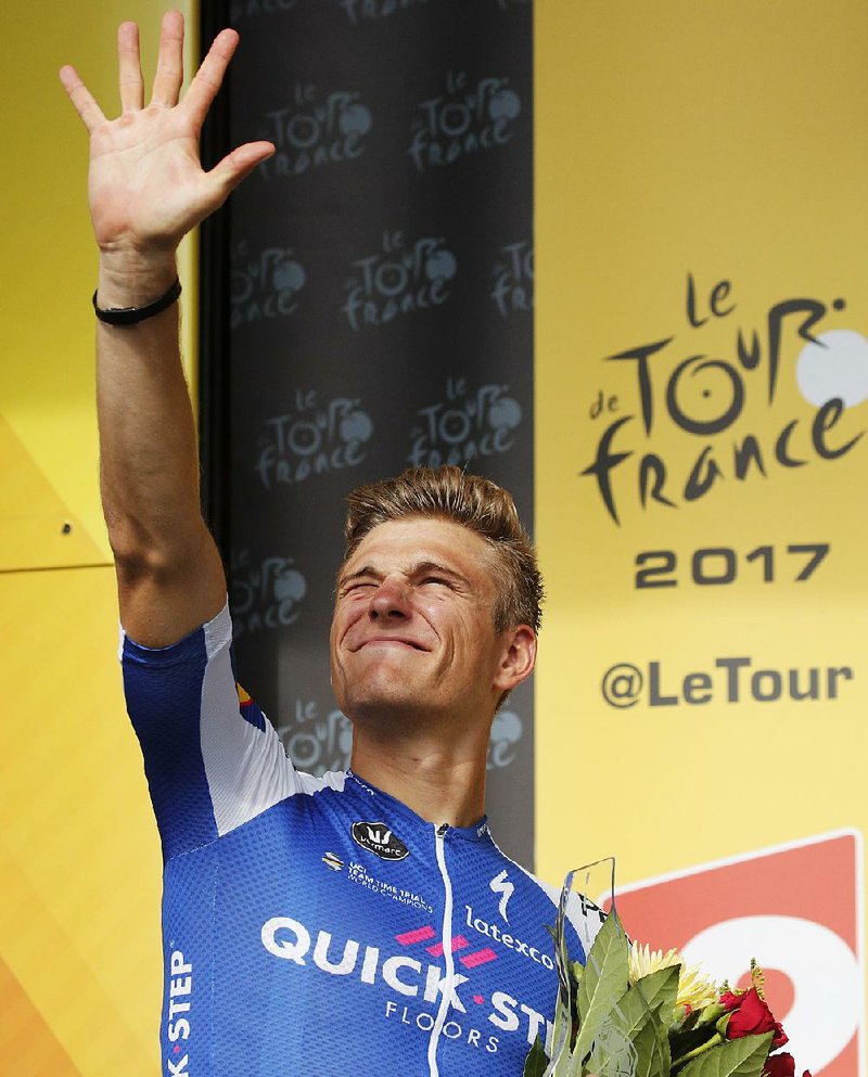 Marcel Kittel of Germany holds up five fingers Wednesday to celebrate his fifth stage victory at the Tour de France. Britain’s Chris Froome retained the overall race lead.