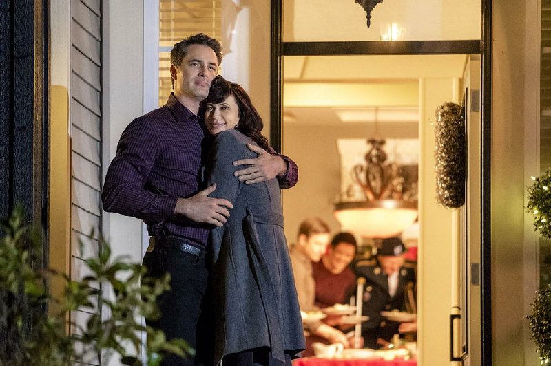 Victor Webster and Catherine Bell in Home for Christmas Day