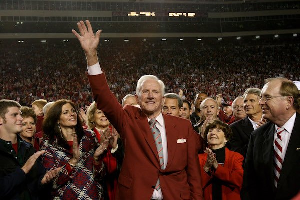 Former Arkansas athletic director and football coach Frank Broyles (center).