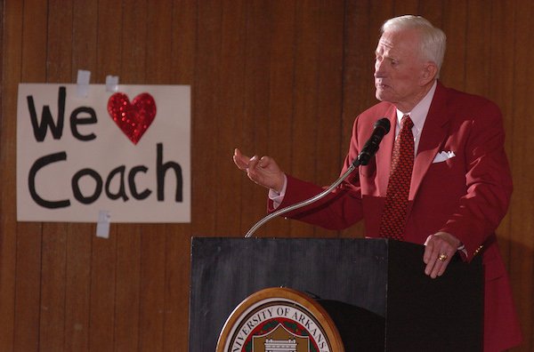 Frank Broyles speaks during a meeting of the UA Board of Trustees in February 2007.