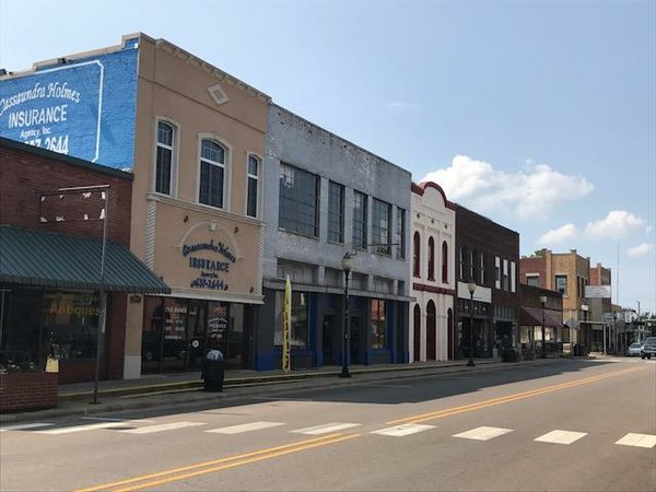 Arkansas town lives on, looks to weather the loss after Wal-Mart closes ...