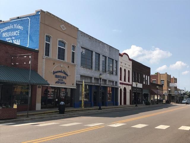 The streets of downtown Waldron were empty Tuesday afternoon as people gathered at the high school to discuss how to cope with the closure of Wal-Mart. “Wal-Mart gave us a sucker punch right in the back of the head,” said Rep. Marcus Richmond. “But Waldron, Ark., still has a pulse.” 