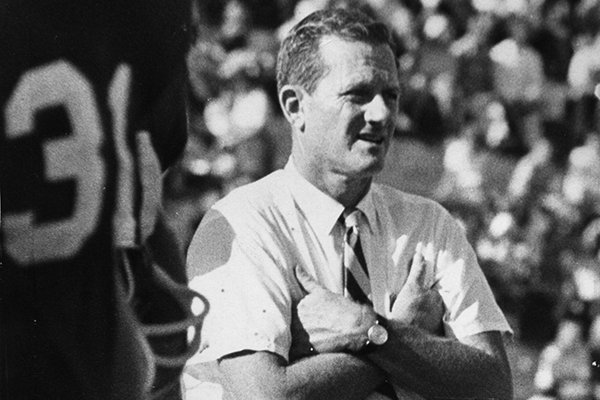 Frank Broyles coached Arkansas to a national championship in 1964. 
