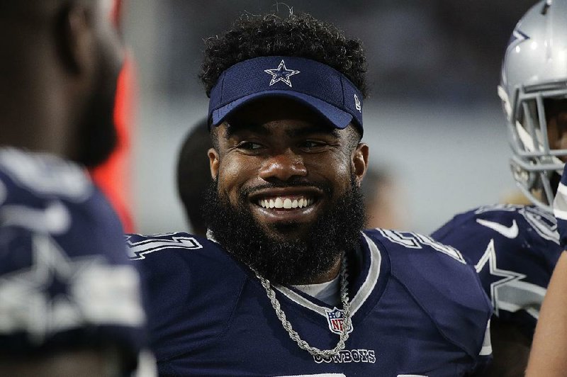 Former Dallas Cowboy Ezekiel Elliot gets new chain honoring his