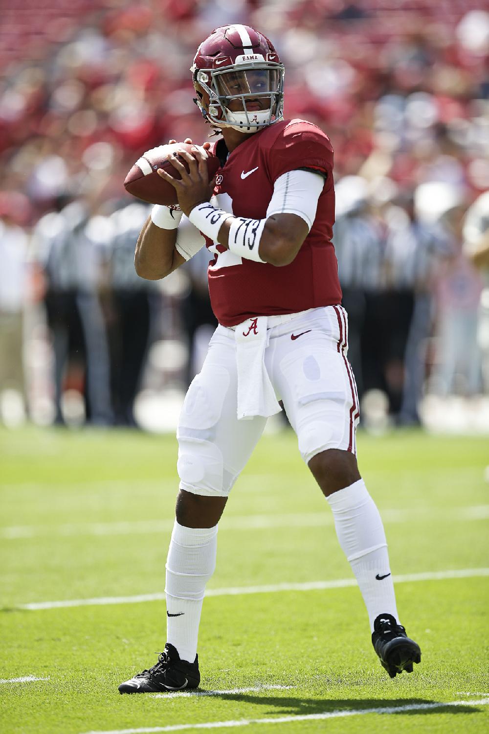 Hurts Leads Alabama Over Fresno State