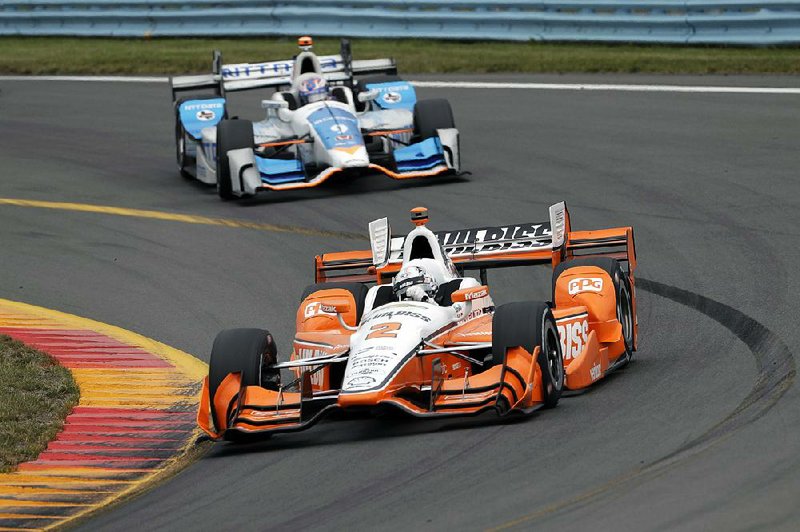 Josef Newgarden (front) leads Scott Dixon by four points in the IndyCar driver standings heading into today’s season finale at Sonoma (Calif.) Raceway.