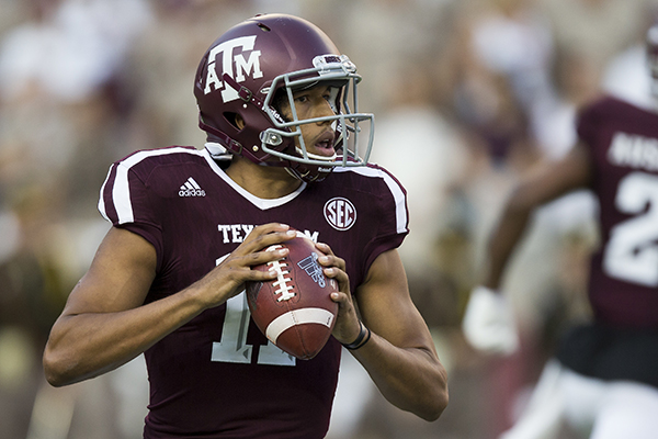 Texas A&M quarterback Nick Starkel (17) warms up before an NCAA college  football game Saturday, Nov. 10, 2018, in College Station, Texas. (AP  Photo/David J. Phillip Stock Photo - Alamy