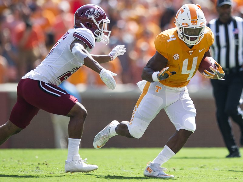 Tennessee running back John Kelly (4) runs downfield against Massachusetts during an NCAA college football game, Saturday, Sept. 23, 2017, in Knoxville, Tenn. (Clavin Mattheis/Knoxville News Sentinel via AP)