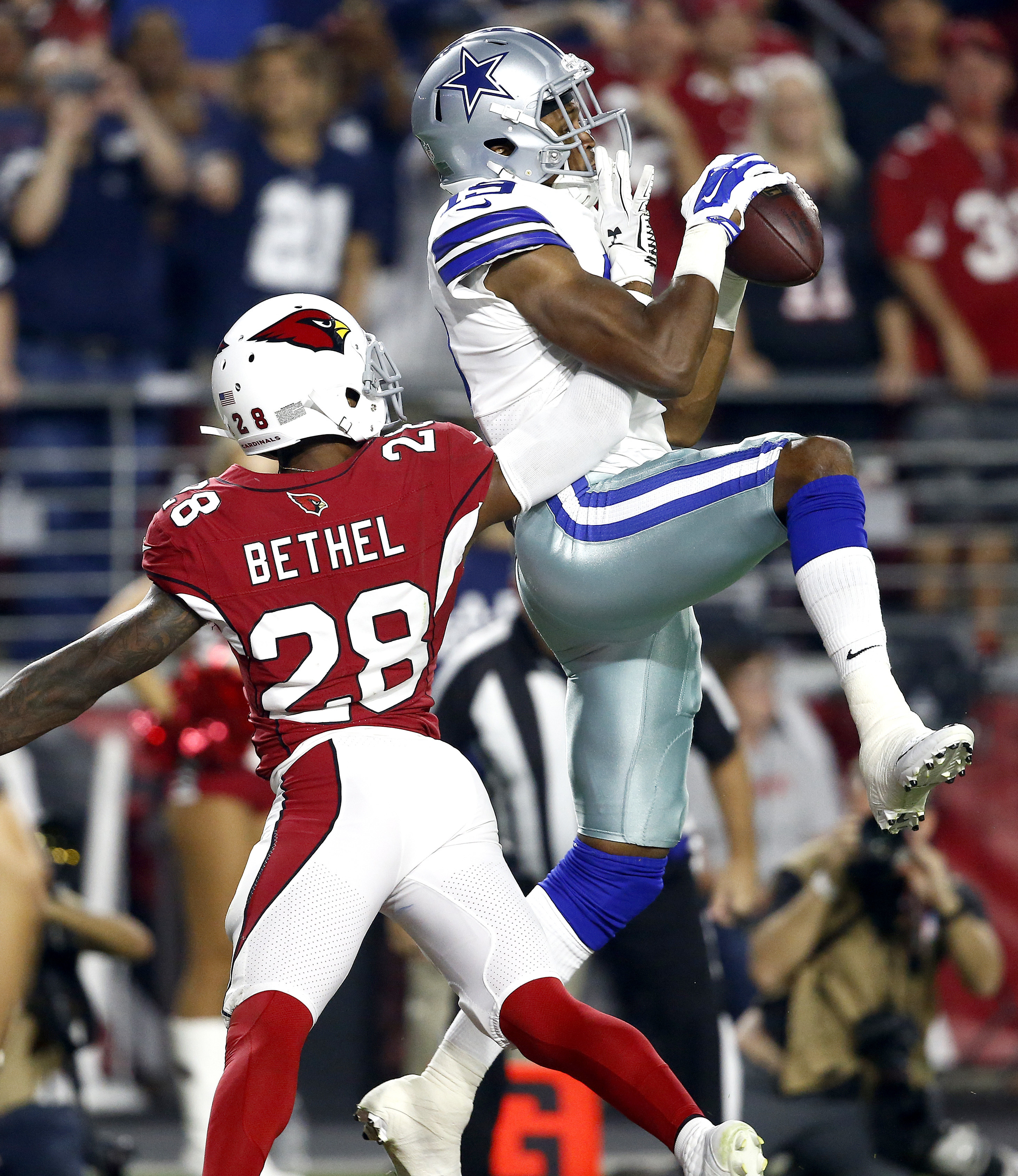 Dallas Cowboys Get a 28-17 Victory Over The Arizona Cardinals On