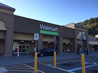 リトルモア　street market Wal-Mart Neighborhood Market in Little Rock closing next