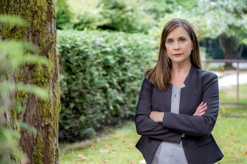 Kellie Martin in Hailey Dean Mystery: Dating is Murder