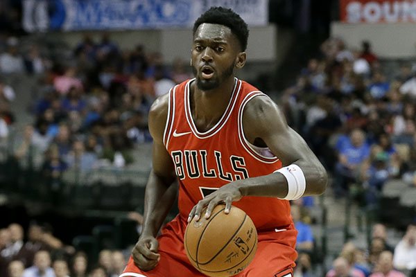 Chicago Bulls' Bobby Portis (5) handles the ball during a preseason NBA basketball game against the Dallas Mavericks on Wednesday, Oct. 4, 2017, in Dallas. (AP Photo/Tony Gutierrez)

