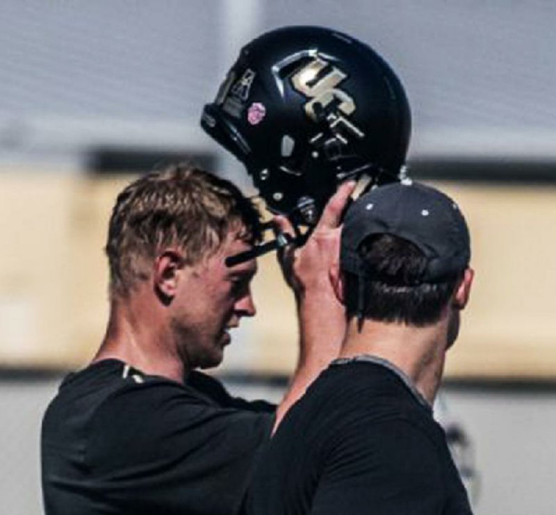Central Florida Coach Scott Frost (left) ran the option as a quarterback at Nebraska, so running it himself in
practice is second nature to him.
