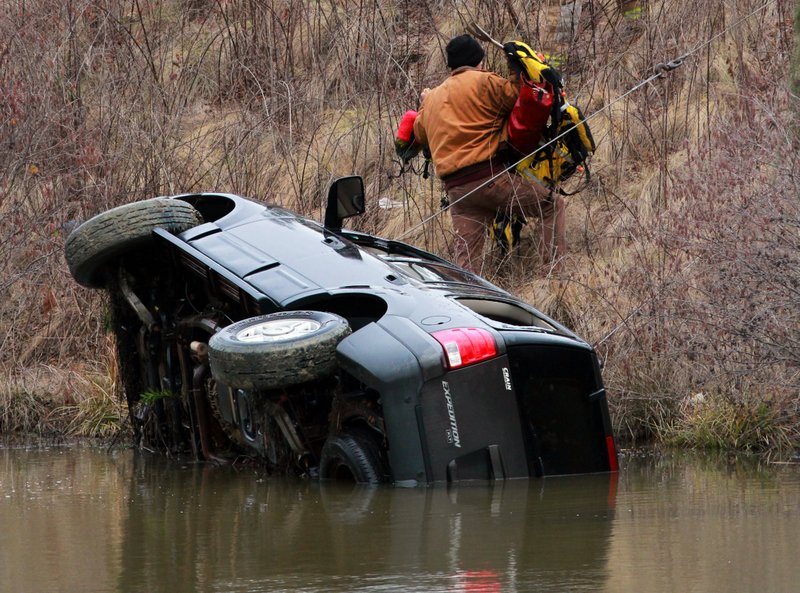 Arkansas Democrat-Gazette/BENJAMIN KRAIN --1/14/2013-- Little Rock firefighters recover a vehicle submerged in a lake at Cooper Orbit Road and Rushmore Road. Ice on the road caused the driver to loose control of the vehicle.
