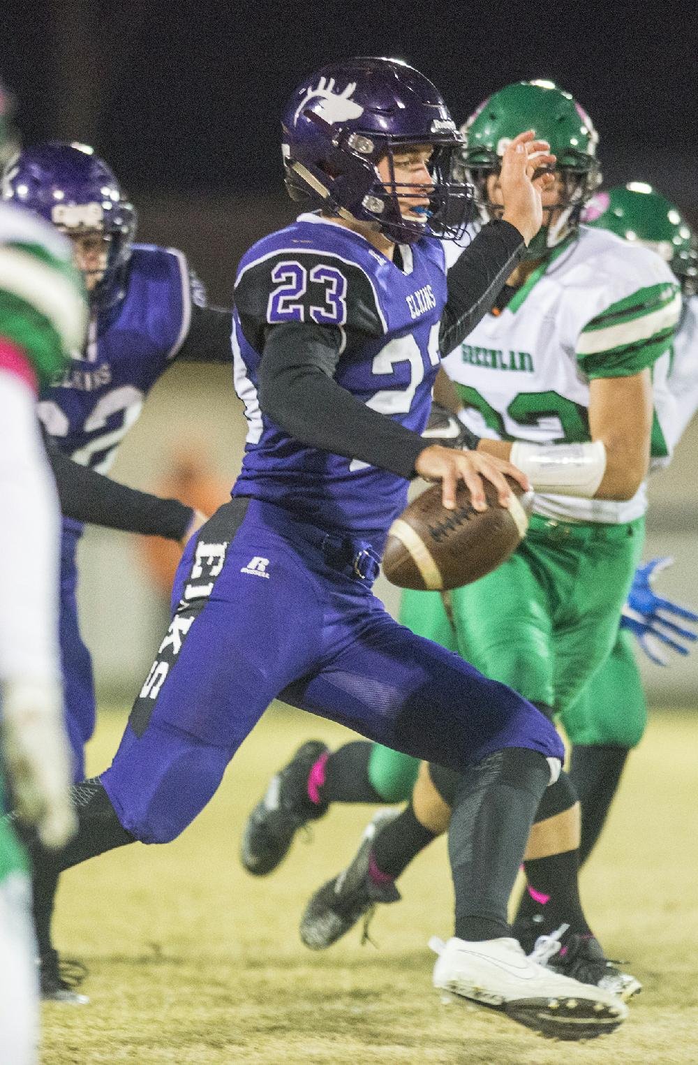 elks-give-keys-to-young-quarterback