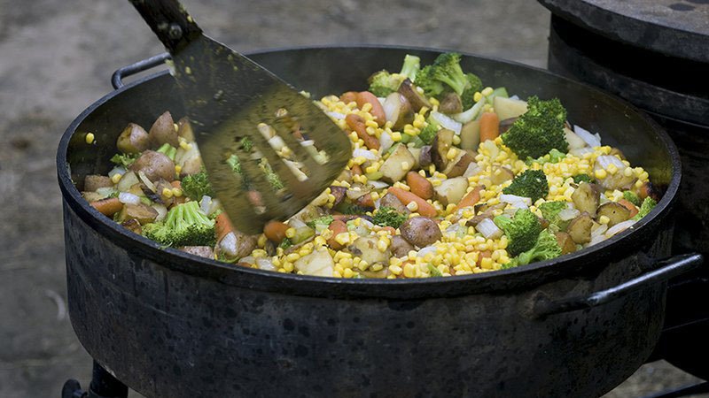 All kinds of dishes can be prepared in a Dutch oven.