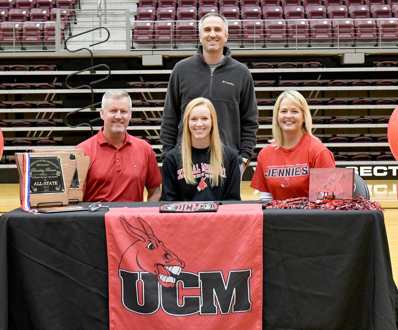 Bud Sullins/Special to Siloam Sunday Siloam Springs senior Brinkley Beever signed a letter of intent Wednesday to play golf at the University of Central Missouri. Pictured are: front from left, father Bill Beever, Brinkley Beever, mother Tammy Beever, and Siloam Springs head golf coach Michael Robertson, back.