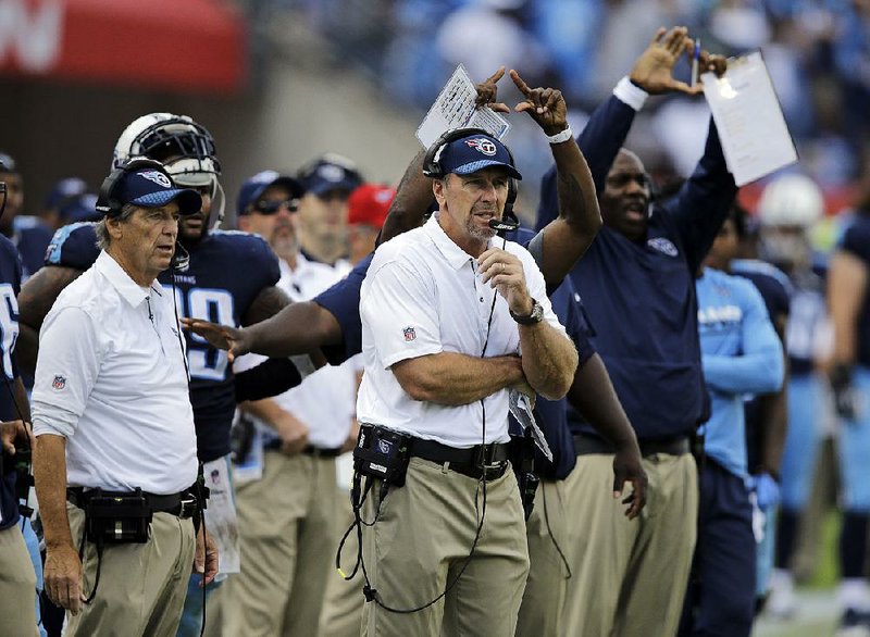 Tennessee Titans defensive coordinator Dick LeBeau (left) returns to Pittsburgh for the first time since he left the Steelers as defensive coordinator in January 2015. LeBeau was the Steelers’ defensive coordinator twice, including an 11-year run from 2004-2014. 