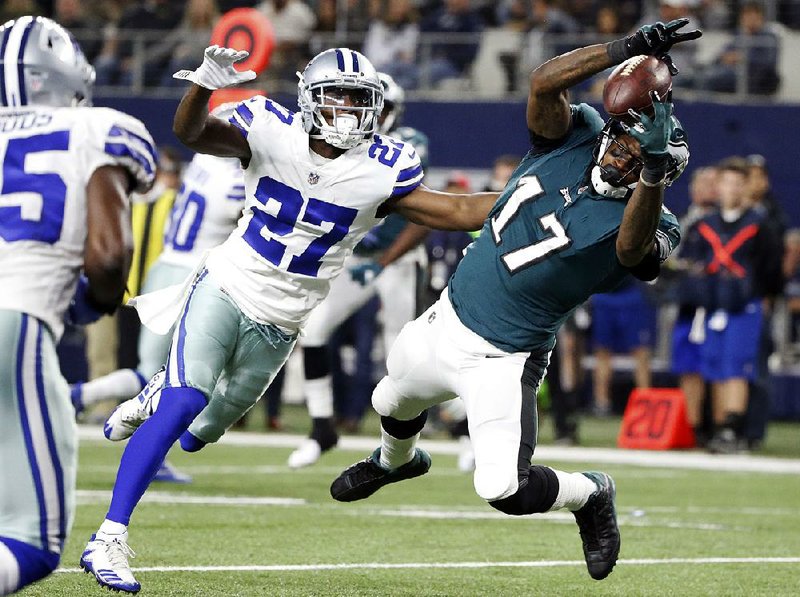 Philadelphia Eagles wide receiver Alshon Jeffery (17) hauls in a 17-yard touchdown pass in front of Dallas Cowboys cornerback Jourdan Lewis during Sunday night’s game.