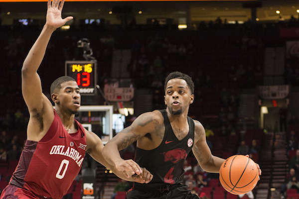 WholeHogSports Daryl Macon status up in air after injury