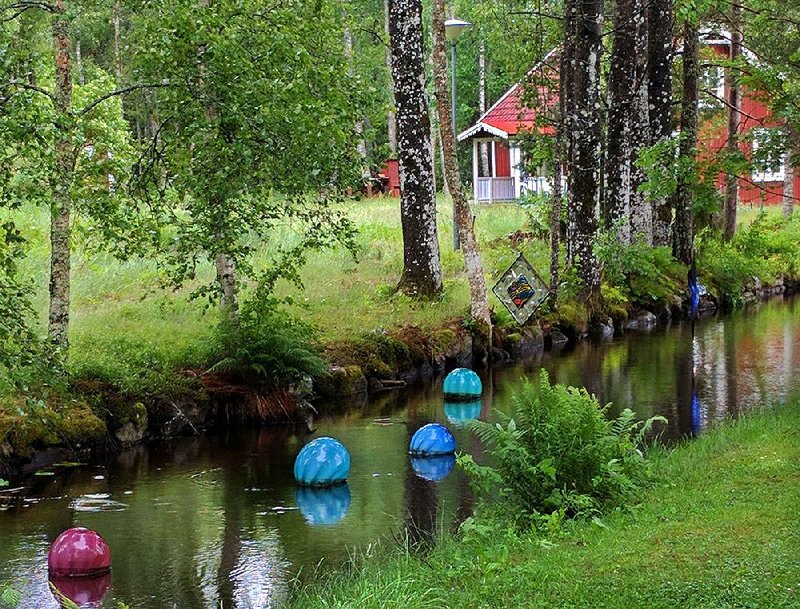 Sweden’s rural Glass Country is filled with arty surprises; at one artisan’s workshop, hand-blown glass baubles drift in a stream.