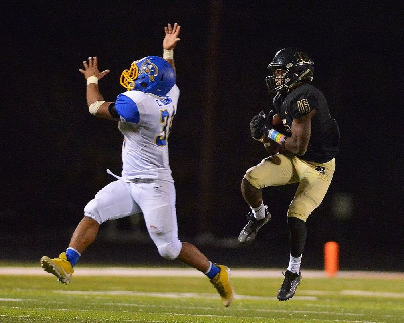 Joe T. Robinson running back Mekel Kentle (right) catches a touchdown pass over Gosnell defender Cadarius Young in the Senators’ 38-14 victory Friday night in the Class 4A quarterfinals at Charlie George Stadium.