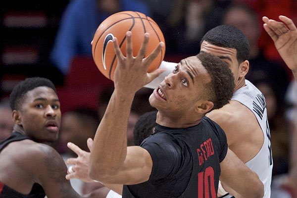 Arkansas forward Daniel Gafford, front, rebounds the ball in front of Connecticut forward Kwintin Williams during the first half of an NCAA college basketball game in the Phil Knight Invitational tournament in Portland, Ore., Sunday, Nov. 26, 2017. (AP Photo/Craig Mitchelldyer)

