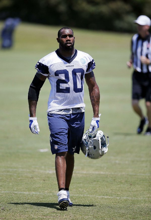 Cowboys RB Darren McFadden could miss opener after elbow surgery