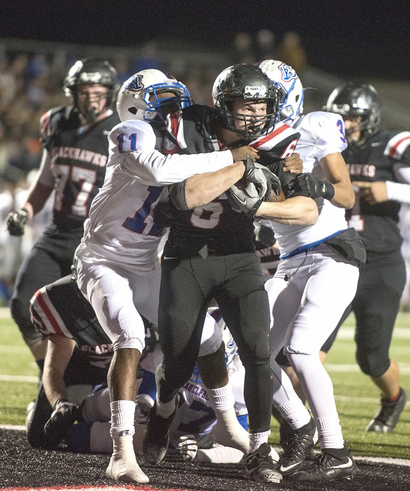 NWA Democrat-Gazette/BEN GOFF @NWABENGOFF Pea Ridge running back Drew Winn (6) breaks through Arkadelphia defenders Carlos Haynie (11) and Victor Tademy (3) for a touchdown Friday at Blackhawk Stadium in Pea Ridge.