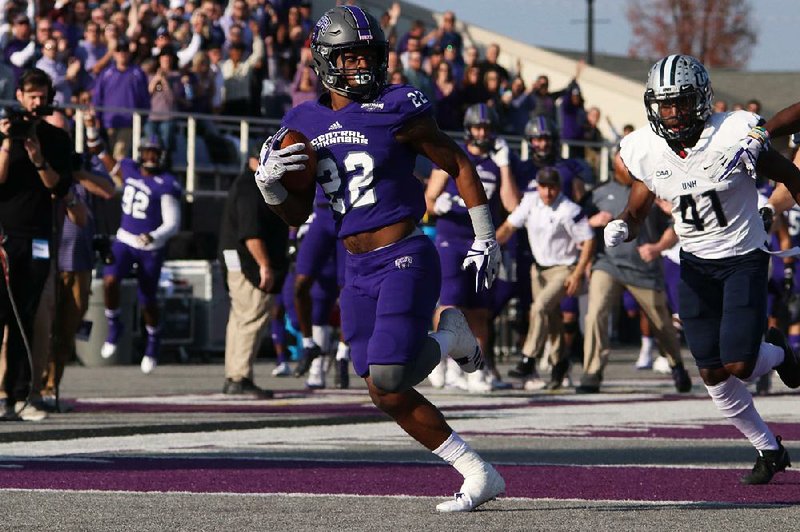 Cedric Battle caught touchdown passes of 74 and 78 yards in the Bears’ 21-15 loss to New Hampshire in the second round of the NCAA FCS playoffs at Estes Stadium in Conway. The loss ends the Bears’ season at 10-2.