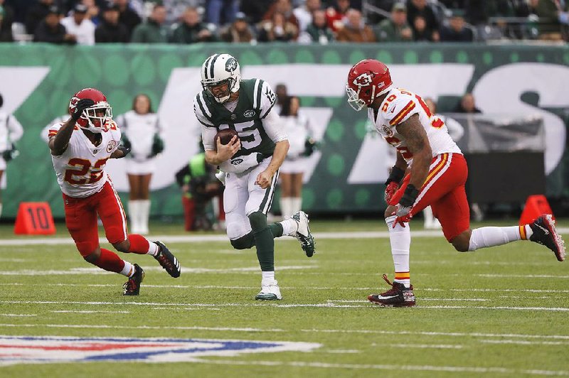 New York Jets quarterback Josh McCown (center) breaks away during the second half Sunday against the Chiefs in East Rutherford, N.J. McCown scored with 2:15 left to lead New York to a 38-31 victory.