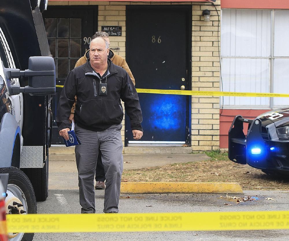 Police name woman, children found dead in Little Rock apartment ...
