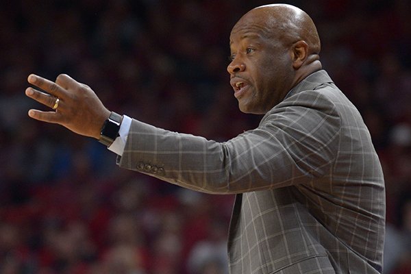 Arkansas coach Mike Anderson directs his team against Minnesota Saturday, Dec. 9, 2017, during the second half in Bud Walton Arena. 