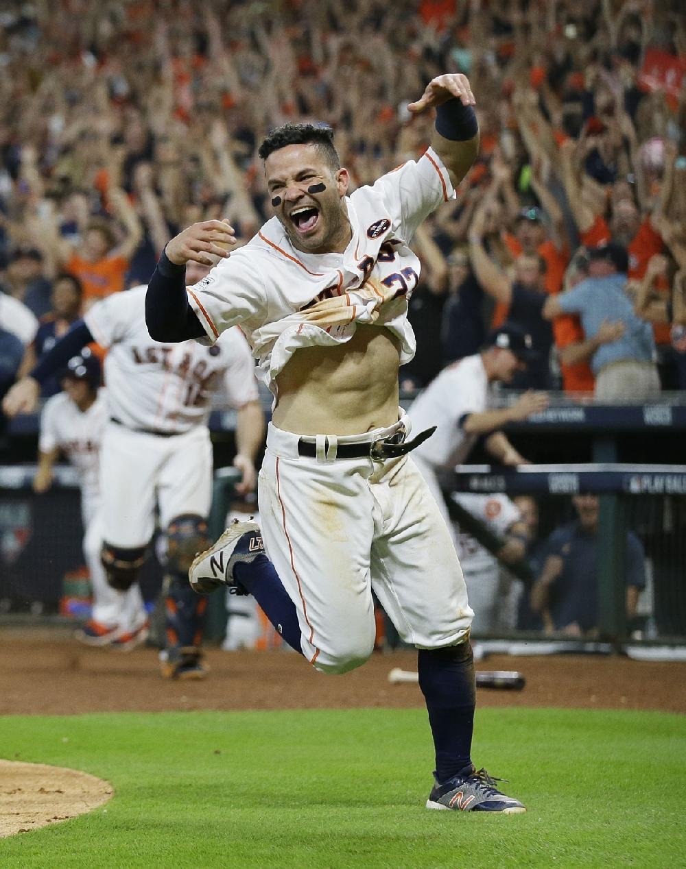 Small-guy Altuve has huge year