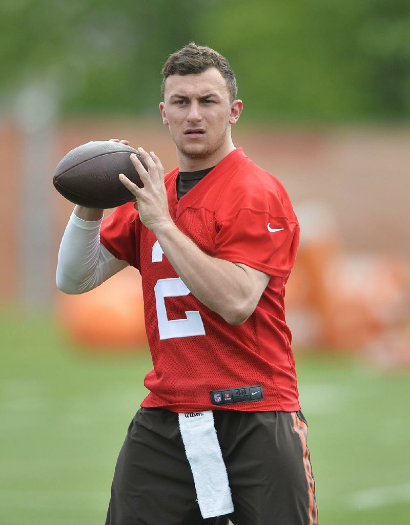 Quarterback Johnny Manziel is eligible to sign a contract with the Hamilton Tiger-Cats of the Canadian Football League, who now have 10 days to offer a contract in order to retain his rights. 